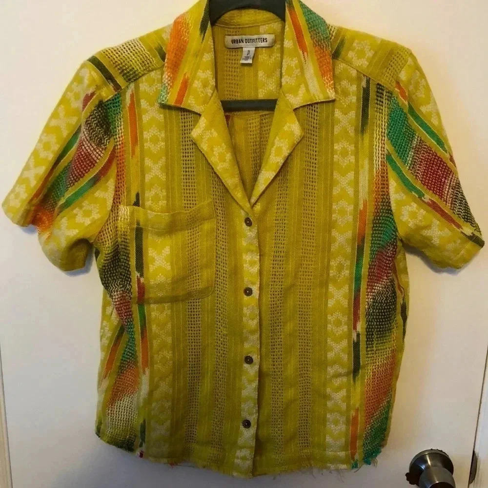 Urban outfitters Orlando Souvenir textured button down sleeveless shirt.  Size S